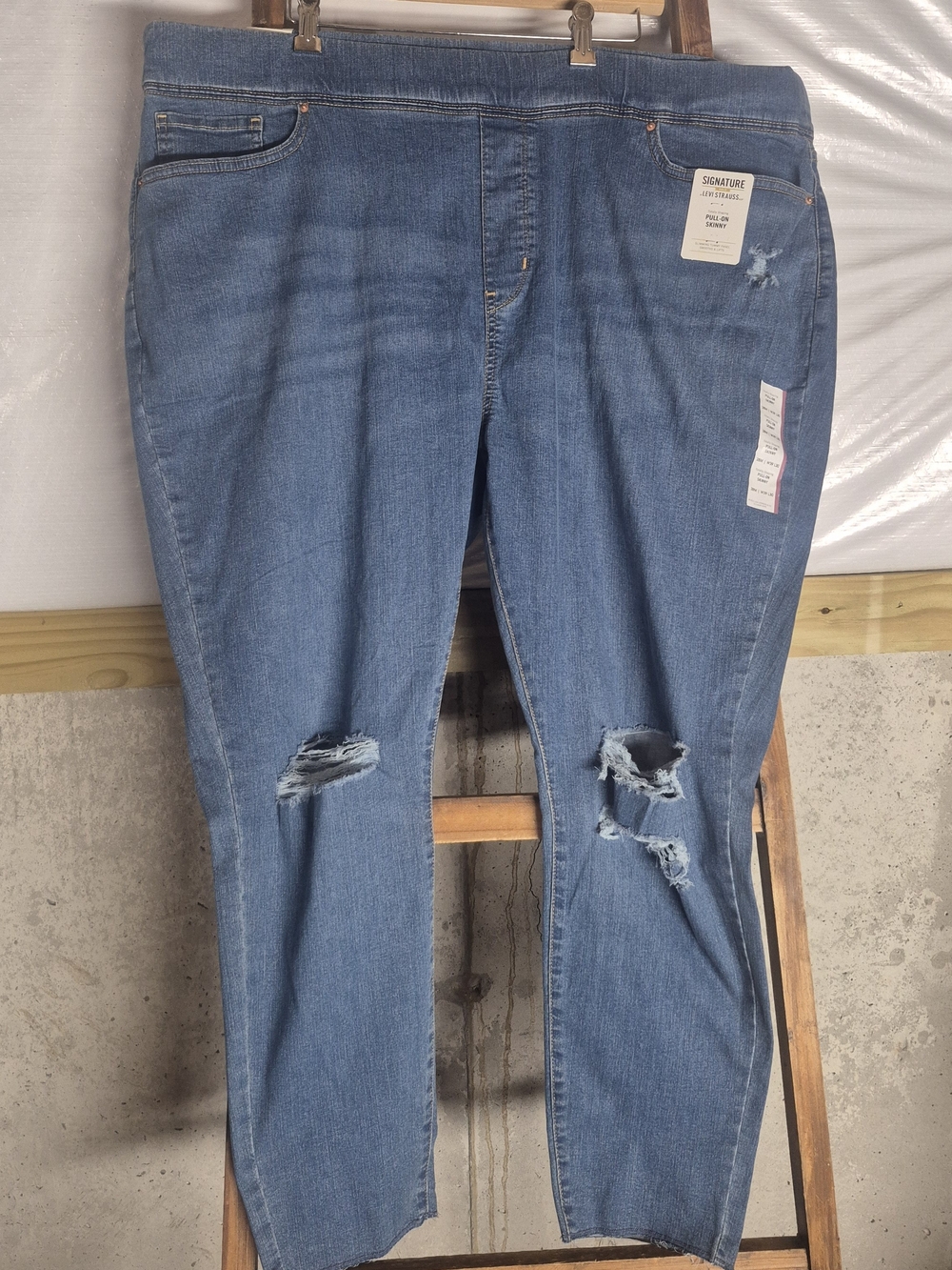 Signature by Levi Strauss Medium Blue Distressed Jeggings
